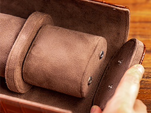 Soft and skin-friendly pillows and lining.